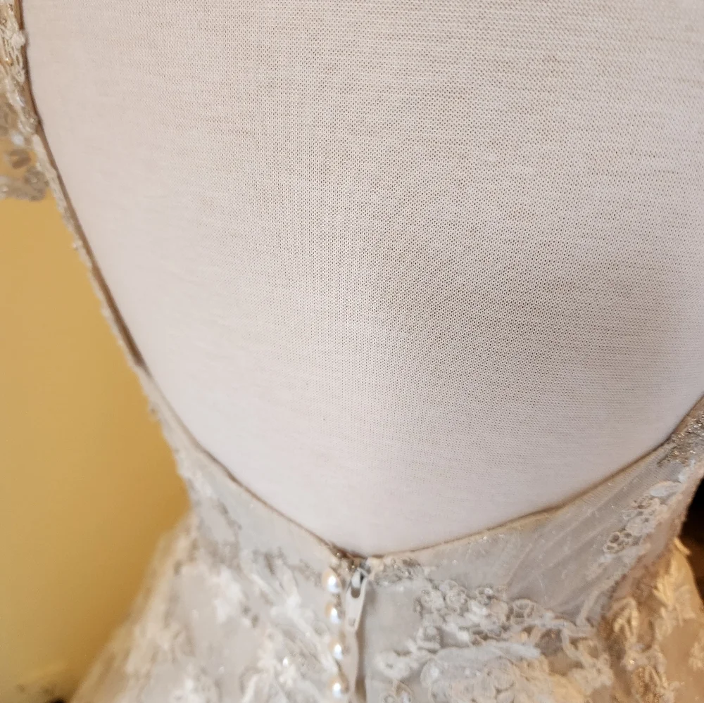 Oleg Cassini Wedding Dress Size 6 - Picture 6 of 13